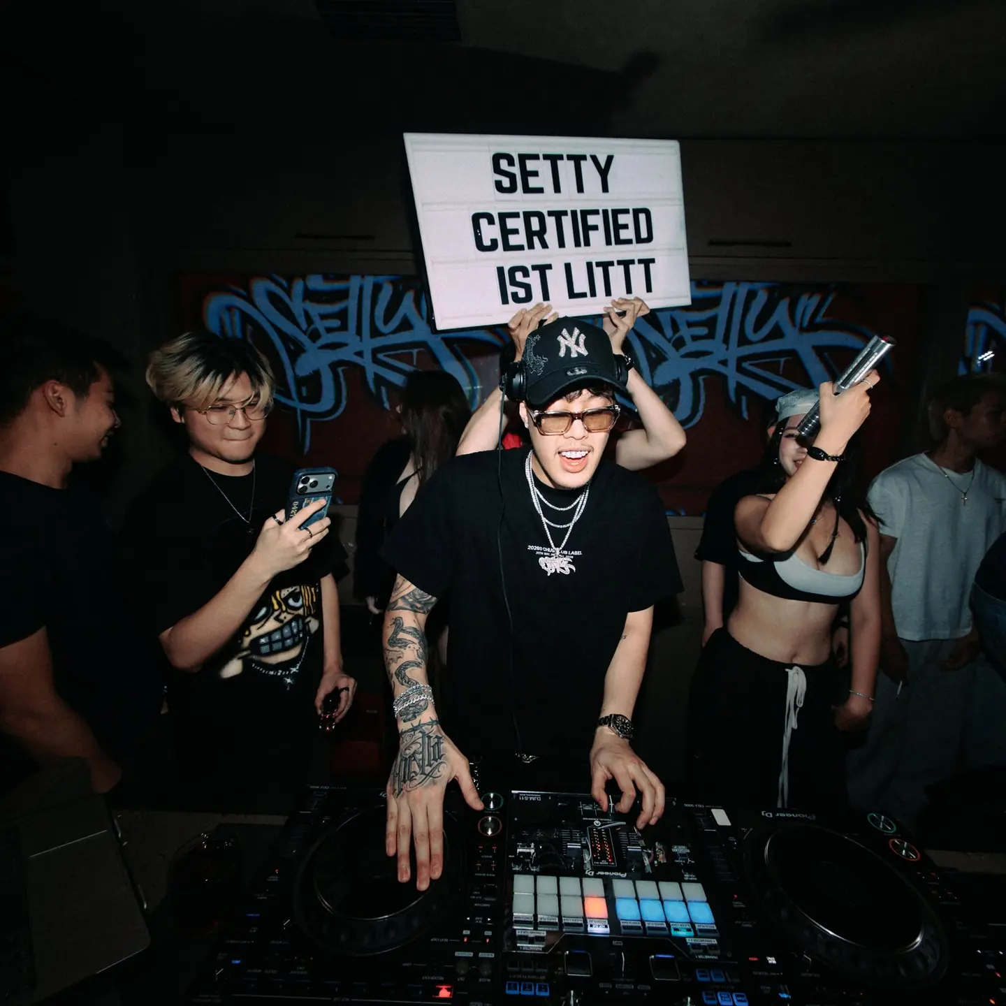 DJ biểu diễn tại Neighborhood SGN